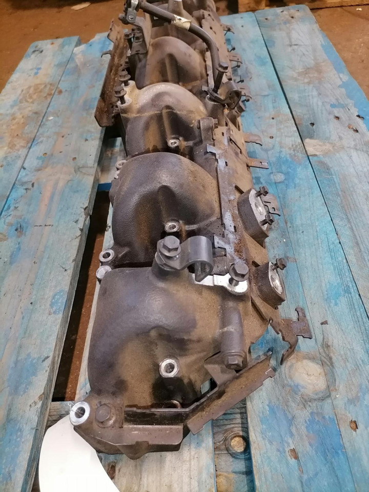 Scania Intake mainfold 2360430 - Colector de admisión para Camión: foto 2 Scania Intake mainfold 2360430 - Colector de admisión para Camión: foto 2