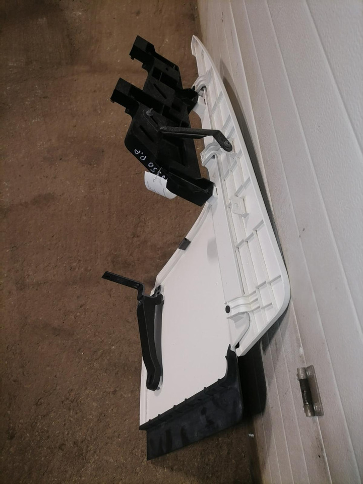 Scania Kabiini tuulesuunaja, ülemine parem 2542904 - Aerodinámica/ Spoiler para Camión: foto 2 Scania Kabiini tuulesuunaja, ülemine parem 2542904 - Aerodinámica/ Spoiler para Camión: foto 2