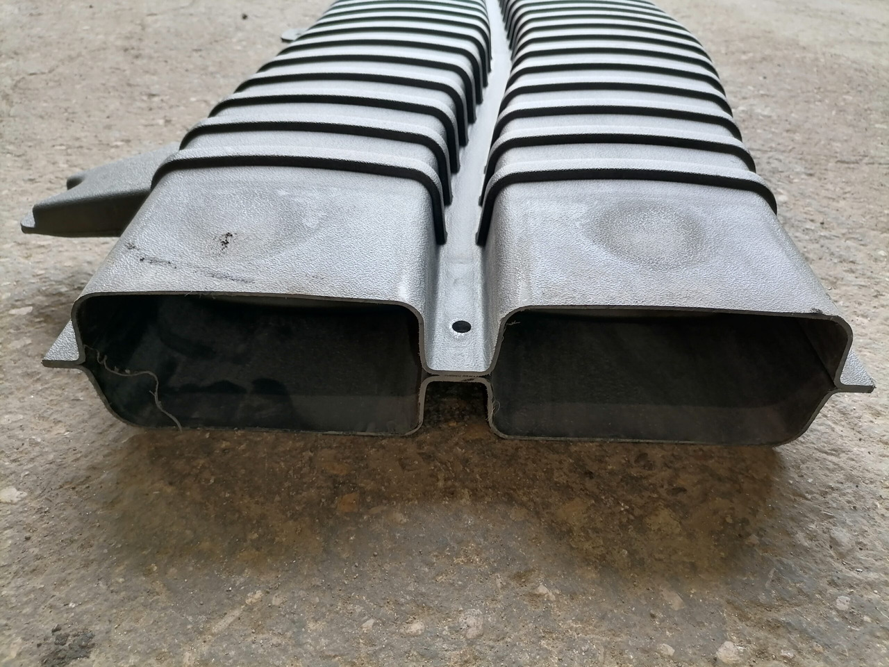 Volvo Air intake 21122123 - Sistema de admisión de aire para Camión: foto 5 Volvo Air intake 21122123 - Sistema de admisión de aire para Camión: foto 5