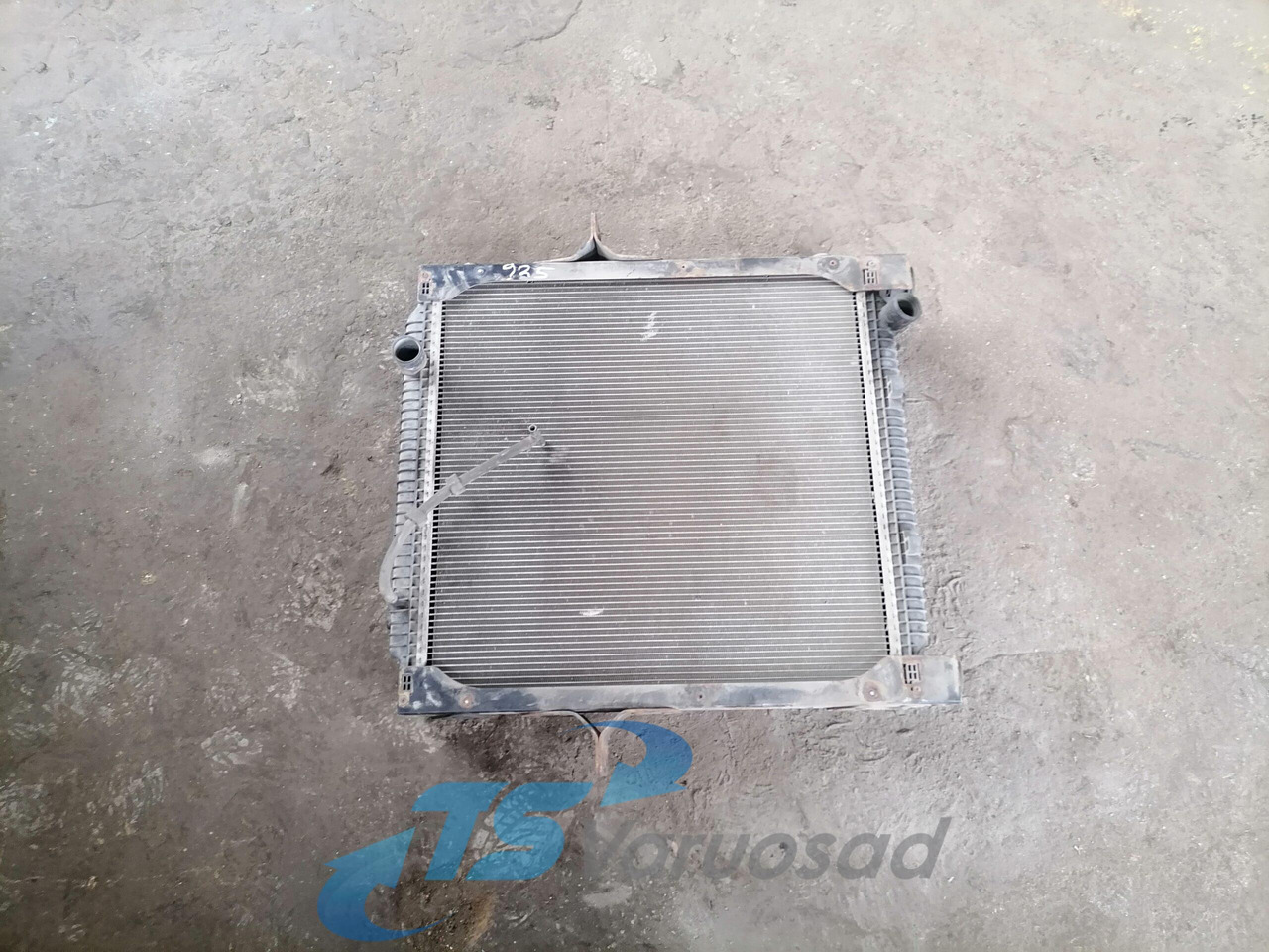 Volvo Cooling radiator 20810099 - Radiador para Camión: foto 1 Volvo Cooling radiator 20810099 - Radiador para Camión: foto 1