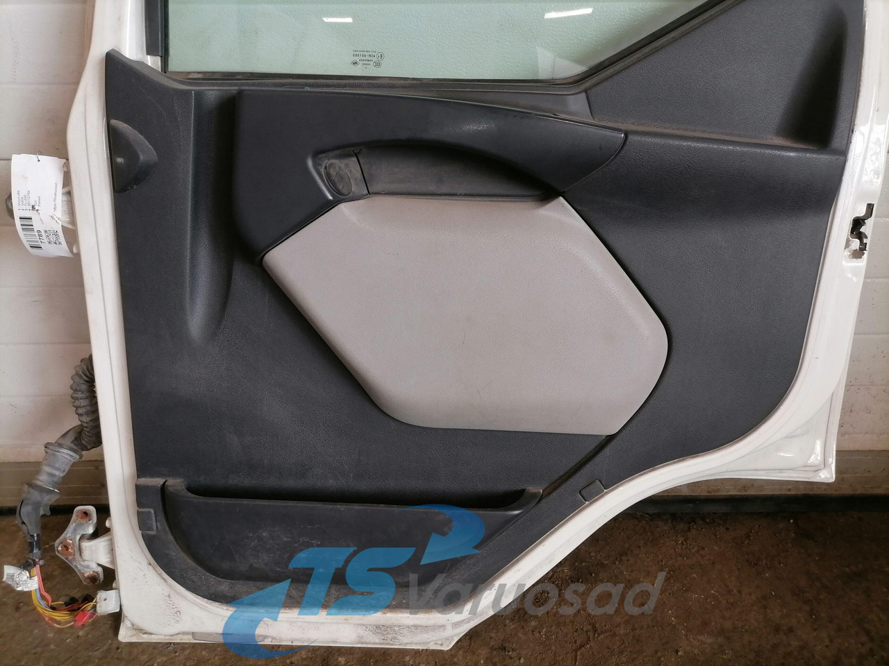 Volvo Door 85112764 - Puerta y piezas para Camión: foto 5 Volvo Door 85112764 - Puerta y piezas para Camión: foto 5