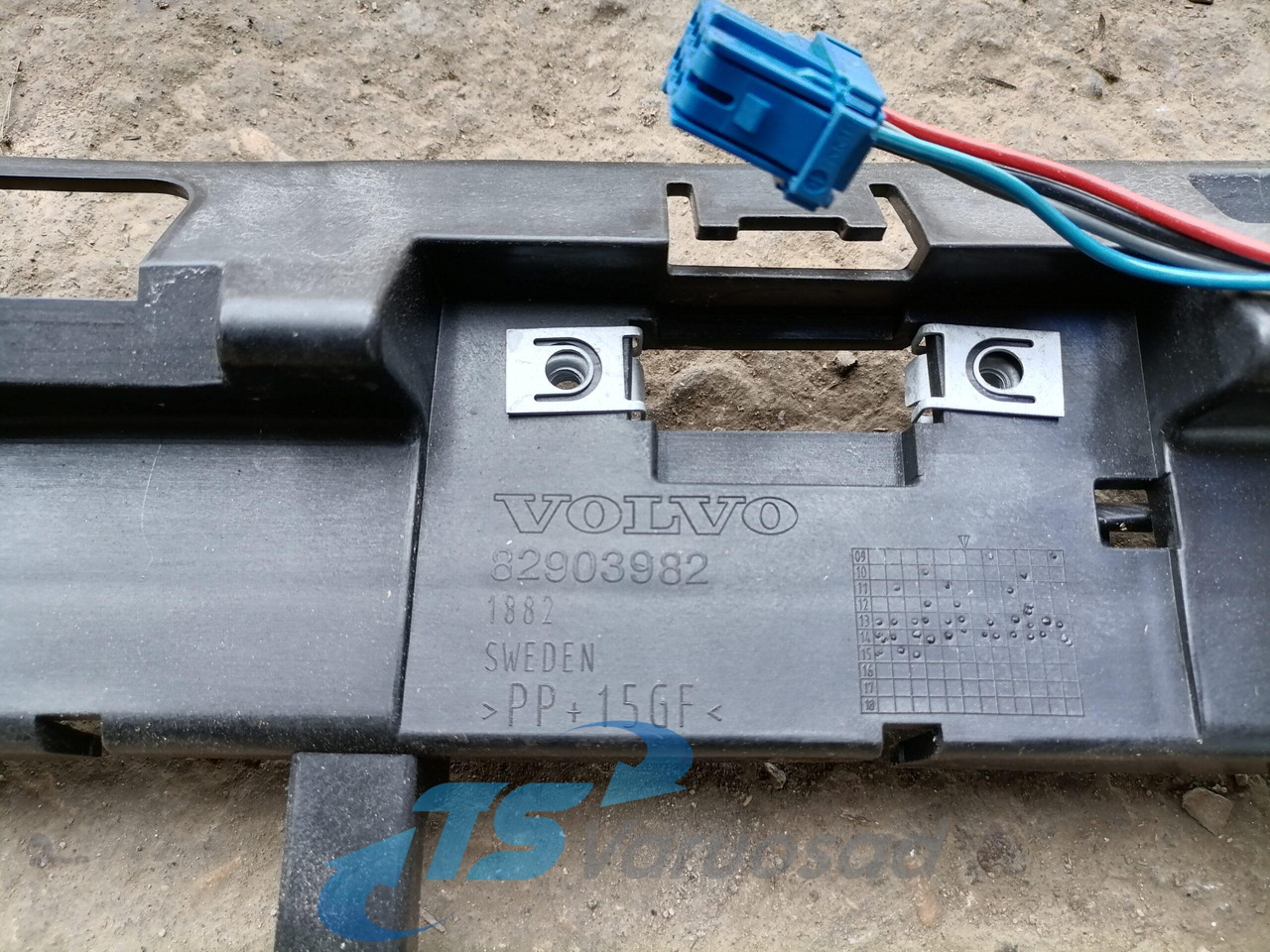 Volvo Kabiini reklaamvalgusti liist 82903982 - Luz/ Iluminación para Camión: foto 3 Volvo Kabiini reklaamvalgusti liist 82903982 - Luz/ Iluminación para Camión: foto 3