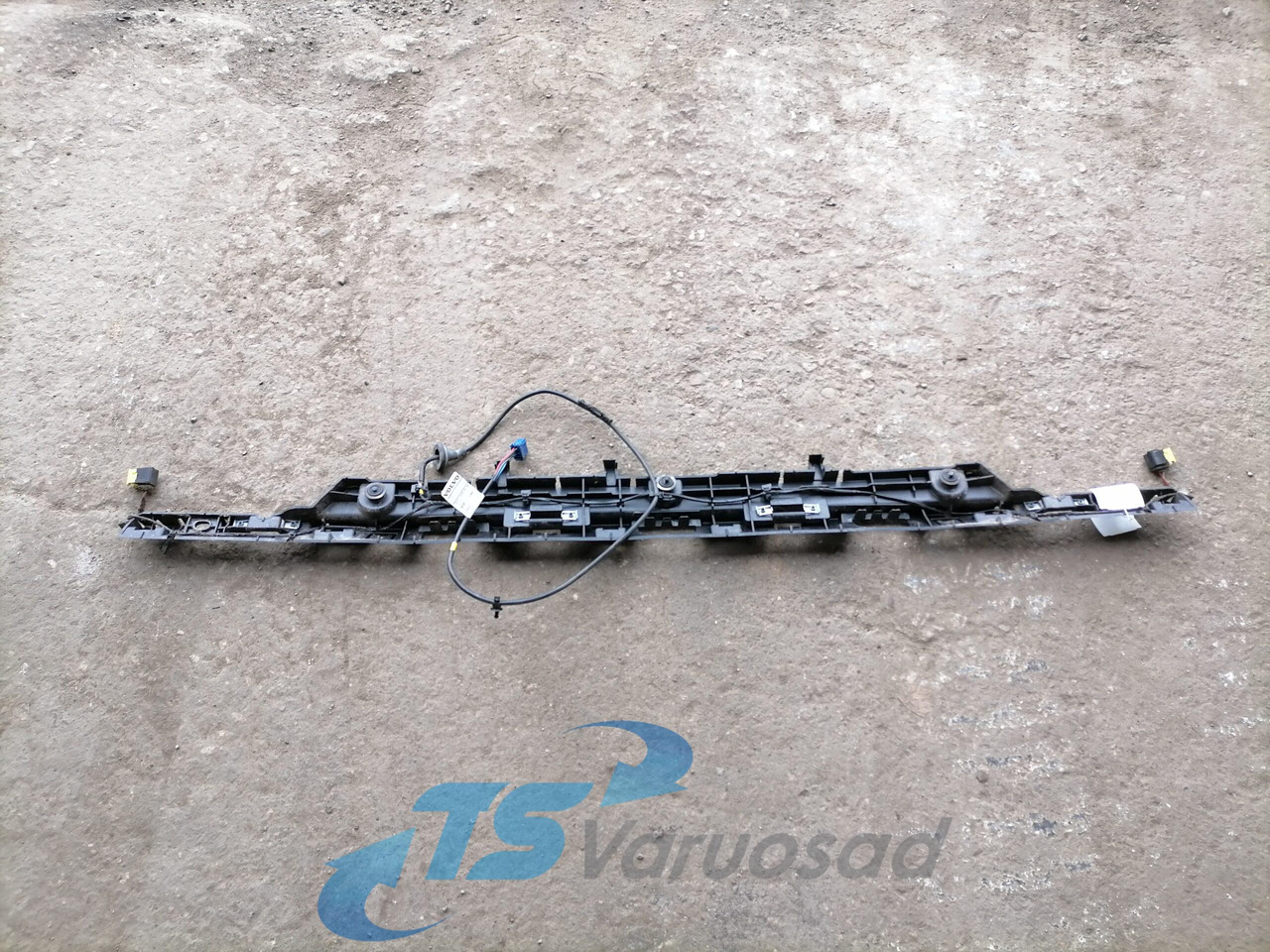 Volvo Kabiini reklaamvalgusti liist 82903982 - Luz/ Iluminación para Camión: foto 2 Volvo Kabiini reklaamvalgusti liist 82903982 - Luz/ Iluminación para Camión: foto 2