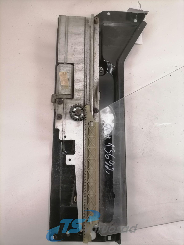 Volvo Küljeklaas, parem 20862570 - Ventana y piezas para Camión: foto 4 Volvo Küljeklaas, parem 20862570 - Ventana y piezas para Camión: foto 4