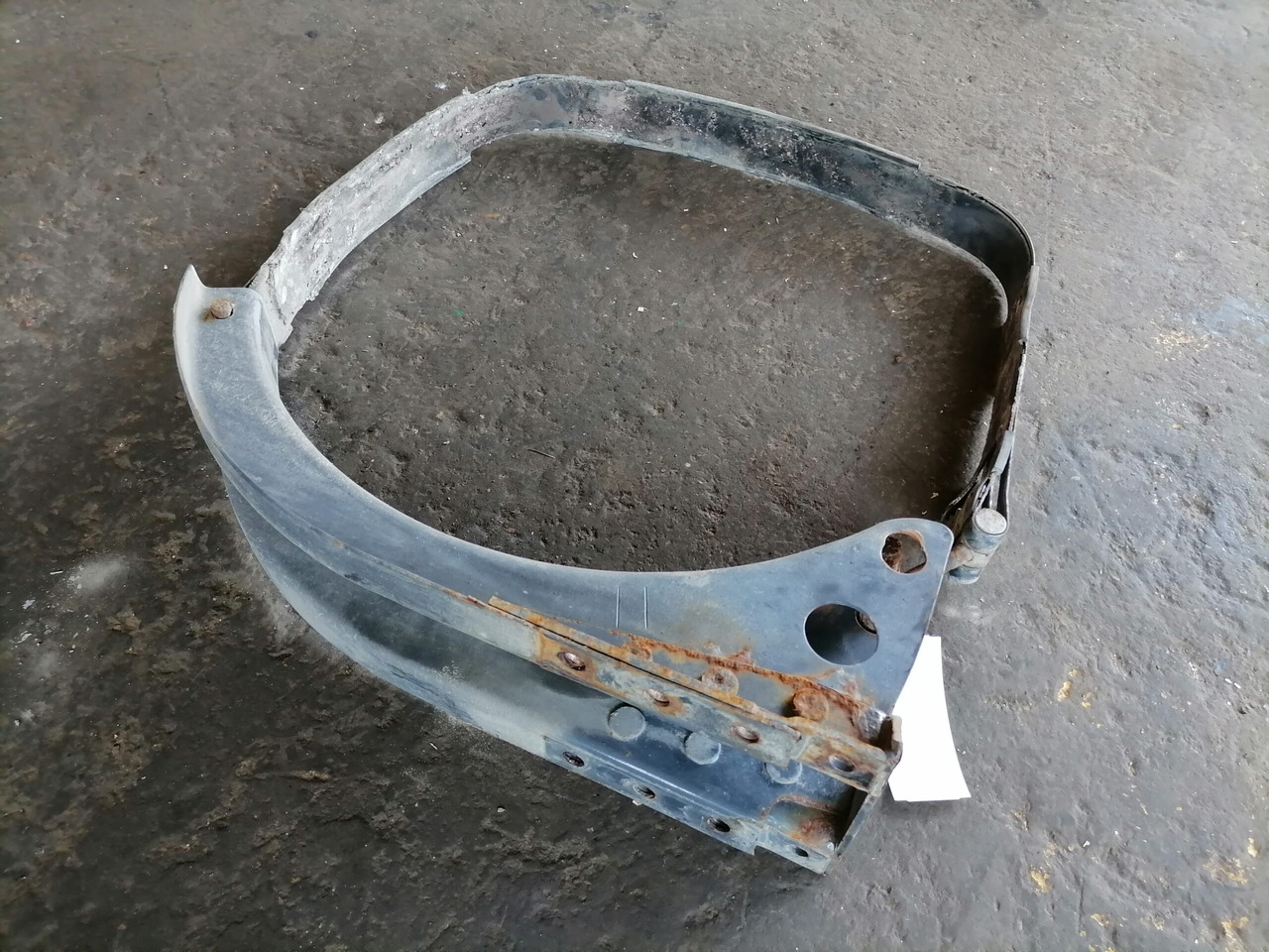 Volvo Kütusepaagi kandur, Volvo 20526488 - Depósito de combustible para Camión: foto 2 Volvo Kütusepaagi kandur, Volvo 20526488 - Depósito de combustible para Camión: foto 2