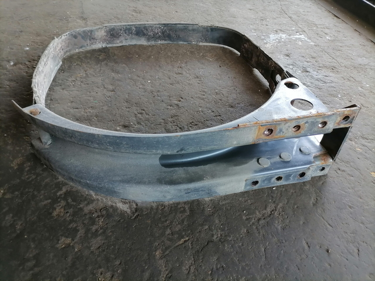 Volvo Kütusepaagi kandur, Volvo 20526488 - Depósito de combustible para Camión: foto 3 Volvo Kütusepaagi kandur, Volvo 20526488 - Depósito de combustible para Camión: foto 3