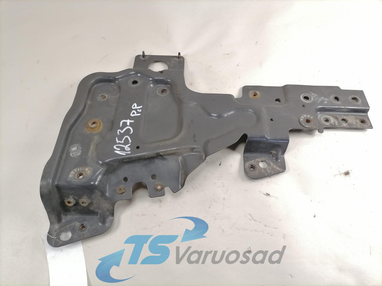 Volvo Light bracket 84146830 - Luz/ Iluminación para Camión: foto 2 Volvo Light bracket 84146830 - Luz/ Iluminación para Camión: foto 2