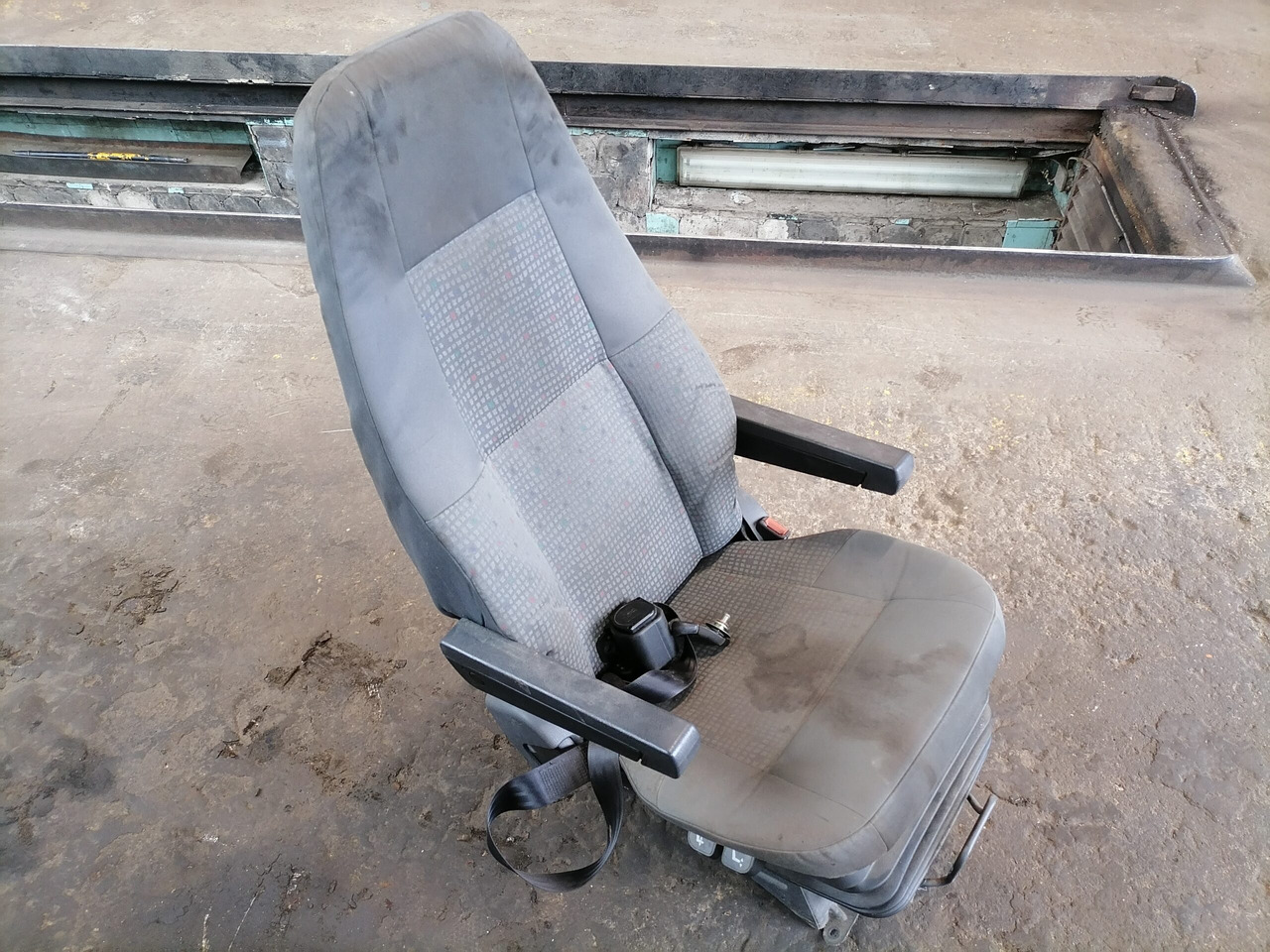 Volvo Passenger seat 20591478 - Asiento para Camión: foto 2 Volvo Passenger seat 20591478 - Asiento para Camión: foto 2