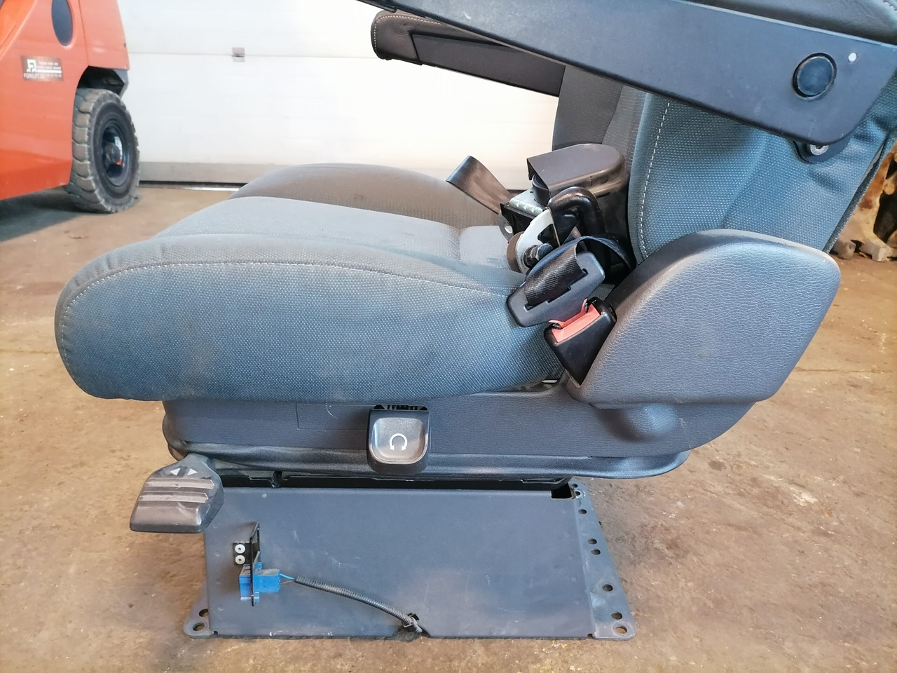 Volvo Passenger seat 21065292 - Asiento para Camión: foto 5 Volvo Passenger seat 21065292 - Asiento para Camión: foto 5