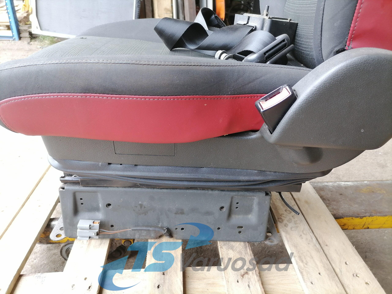 Volvo Passenger seat 82201647 - Asiento para Camión: foto 3 Volvo Passenger seat 82201647 - Asiento para Camión: foto 3