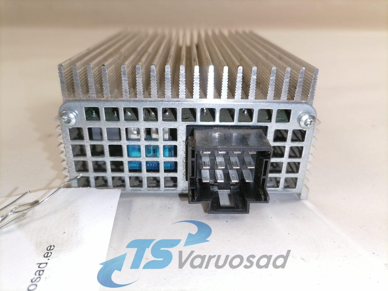 Volvo Voltage converter 21255320 - Sistema eléctrico para Camión: foto 2 Volvo Voltage converter 21255320 - Sistema eléctrico para Camión: foto 2