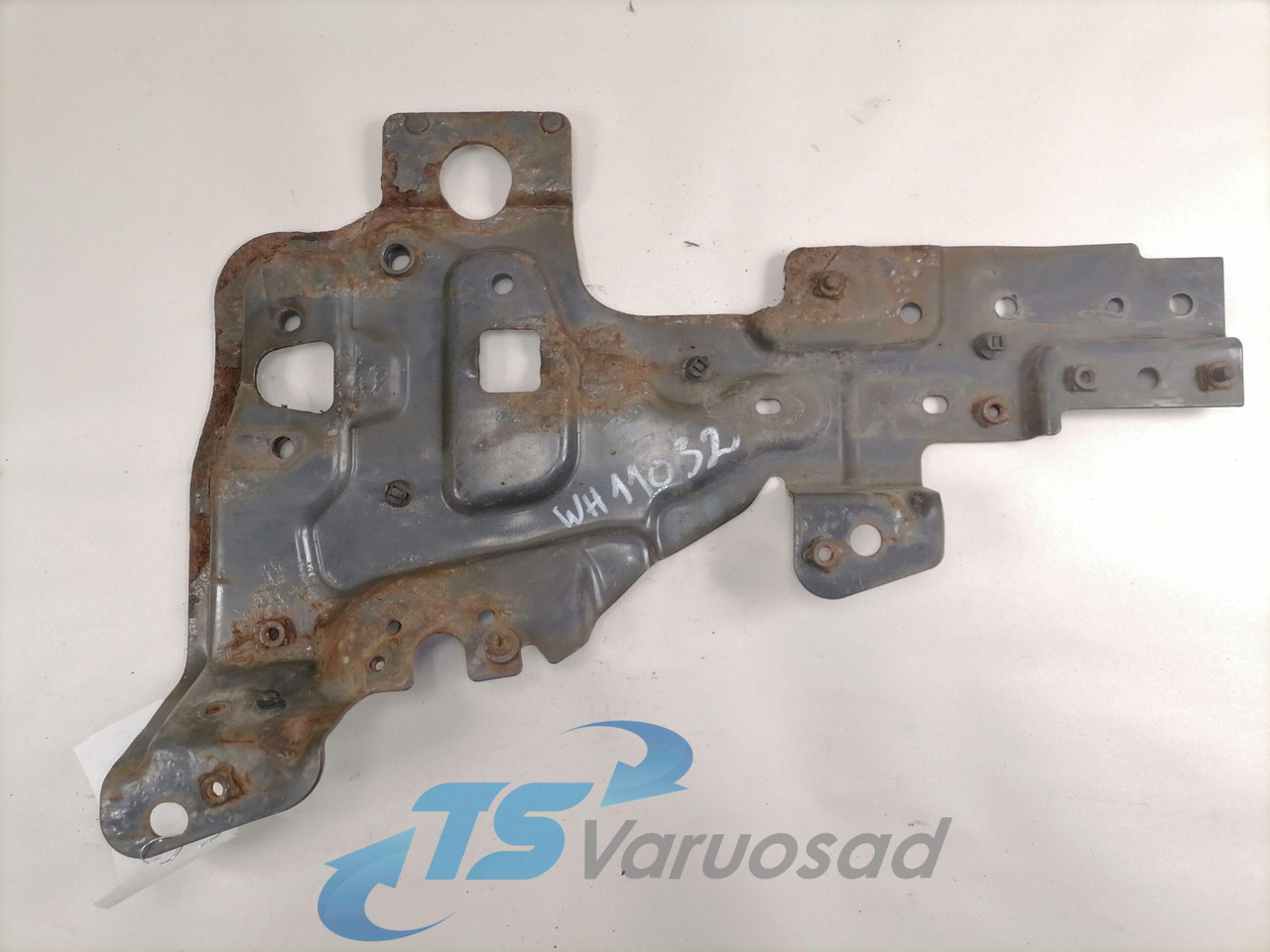Volvo light bracket 84146828 - Luz/ Iluminación para Camión: foto 2 Volvo light bracket 84146828 - Luz/ Iluminación para Camión: foto 2