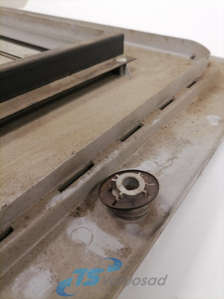 Volvo sunroof plastic cover 20379765 - Pieza universal para Camión: foto 4 Volvo sunroof plastic cover 20379765 - Pieza universal para Camión: foto 4