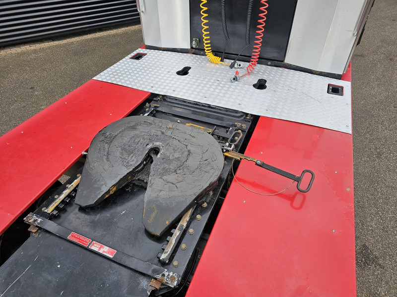 Cabeza tractora MAN TGX 37.480 8x2-6 / HMF 85 t/m CRANE / KRAN: foto 15 Cabeza tractora MAN TGX 37.480 8x2-6 / HMF 85 t/m CRANE / KRAN: foto 15