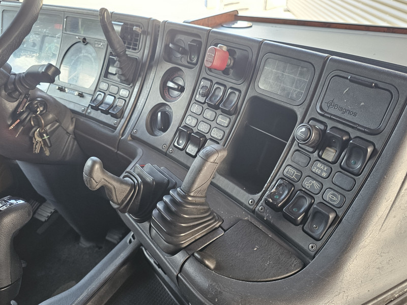 Cabeza tractora Scania R164.580 V8 / MANUAL / RETARDER / TOPLINE: foto 17 Cabeza tractora Scania R164.580 V8 / MANUAL / RETARDER / TOPLINE: foto 17