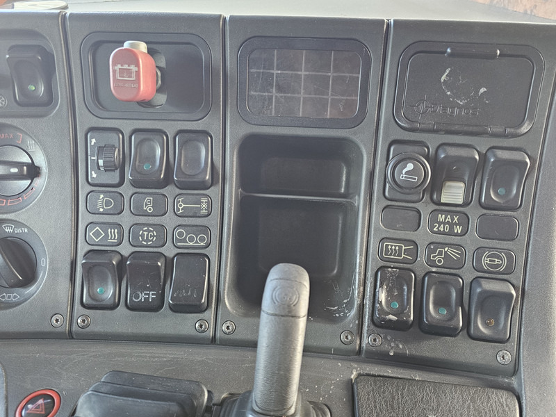 Cabeza tractora Scania R164.580 V8 / MANUAL / RETARDER / TOPLINE: foto 13 Cabeza tractora Scania R164.580 V8 / MANUAL / RETARDER / TOPLINE: foto 13