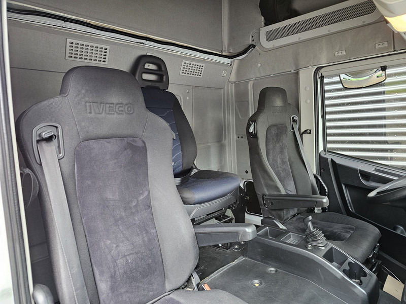 Camión caja cerrada Iveco EUROCARGO 220 / SCHOOL / FAHRSCHULE / CLOSED BOX / LES: foto 13 Camión caja cerrada Iveco EUROCARGO 220 / SCHOOL / FAHRSCHULE / CLOSED BOX / LES: foto 13