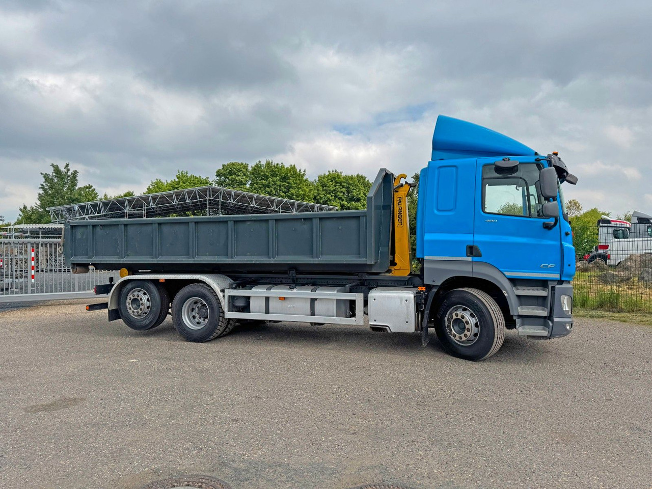 DAF CF 480 6X2 Abroller Funk 8 Stück neue Pirelli DAF CF 480 6X2 Abroller Funk 8 Stück neue Pirelli - Camión multibasculante: foto 1 DAF CF 480 6X2 Abroller Funk 8 Stück neue Pirelli DAF CF 480 6X2 Abroller Funk 8 Stück neue Pirelli - Camión multibasculante: foto 1