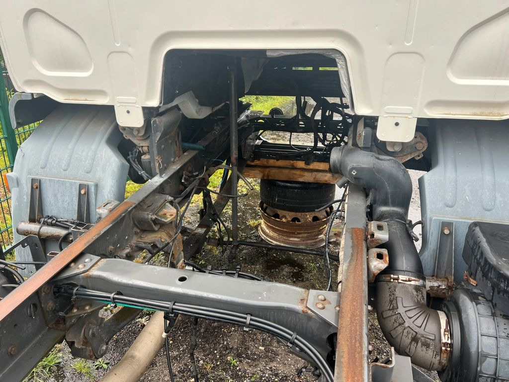 DAF LF 45.220 12 to. for PARTS no engine no gearbox! DAF LF 45.220 12 to. for PARTS no engine no gearbox! - Camión lona: foto 3 DAF LF 45.220 12 to. for PARTS no engine no gearbox! DAF LF 45.220 12 to. for PARTS no engine no gearbox! - Camión lona: foto 3