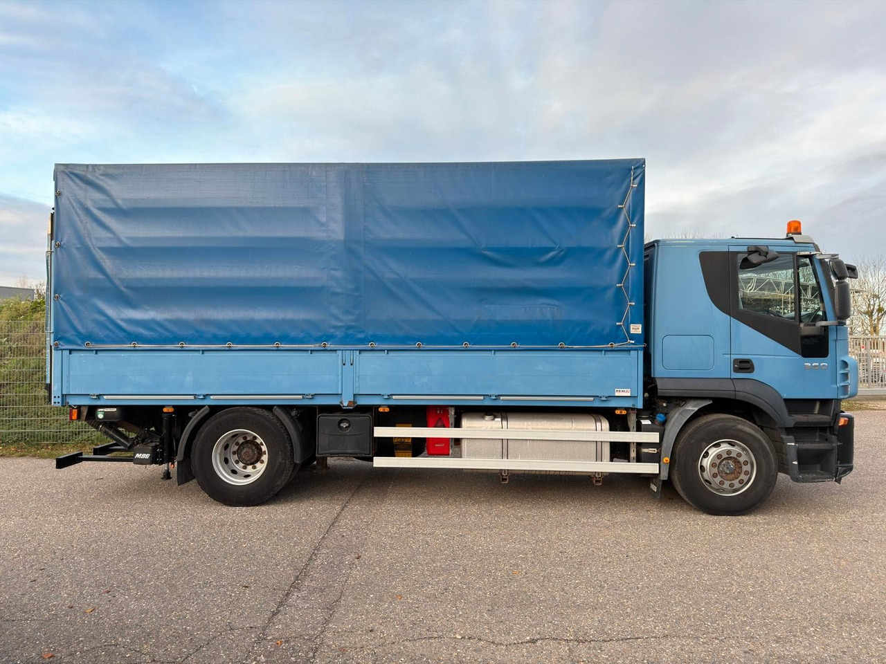 Iveco 190S36/9 Stralis Pritsche & Hebebühne 3 to. TOP - Camión lona: foto 4 Iveco 190S36/9 Stralis Pritsche & Hebebühne 3 to. TOP - Camión lona: foto 4