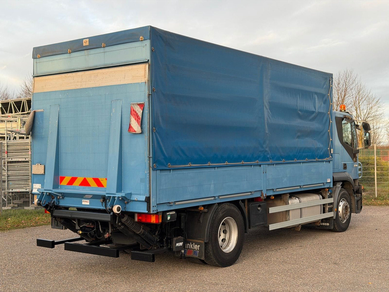 Iveco 190S36/9 Stralis Pritsche & Hebebühne 3 to. TOP - Camión lona: foto 5 Iveco 190S36/9 Stralis Pritsche & Hebebühne 3 to. TOP - Camión lona: foto 5