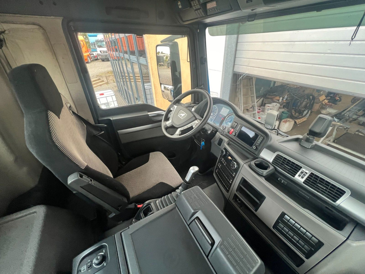 MAN 18.430 4X2 Meiller 3. Seitenkipper Top Zustand - Camión volquete: foto 5 MAN 18.430 4X2 Meiller 3. Seitenkipper Top Zustand - Camión volquete: foto 5