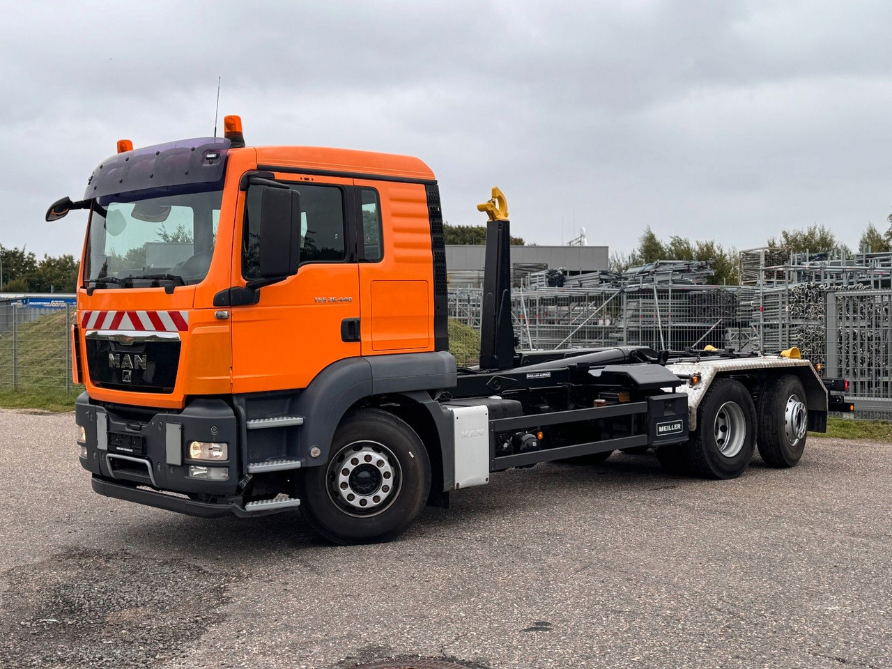 MAN 26.40 6X2 Meiller RK 20.70 mit Funk - Camión multibasculante: foto 1 MAN 26.40 6X2 Meiller RK 20.70 mit Funk - Camión multibasculante: foto 1