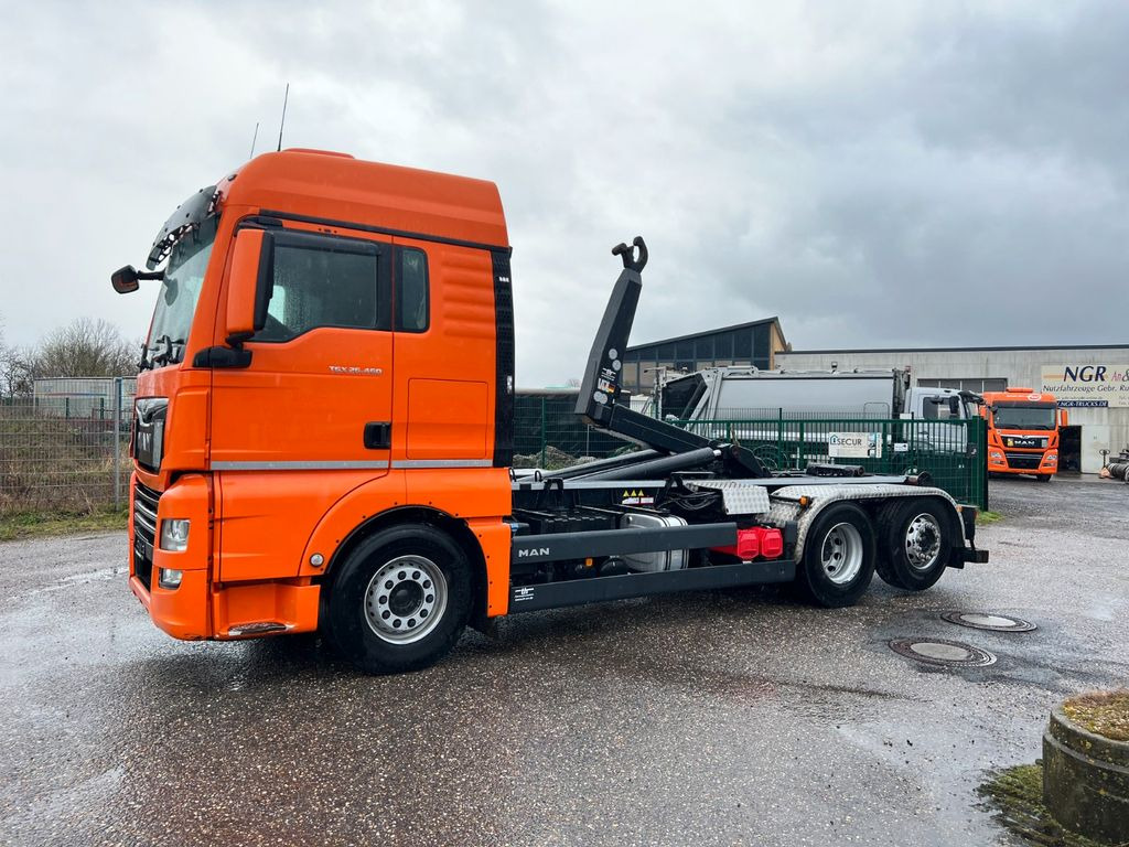 MAN 26.460 6X2 Retarder Klima Navigation guter Zust. - Camión multibasculante: foto 1 MAN 26.460 6X2 Retarder Klima Navigation guter Zust. - Camión multibasculante: foto 1