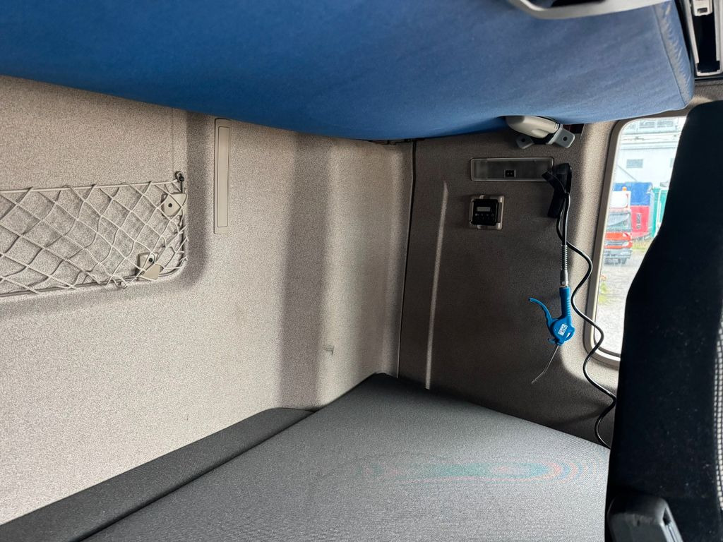 MAN 26.460 6X2 Retarder Klima Navigation guter Zust. MAN 26.460 6X2 Retarder Klima Navigation guter Zust. - Camión multibasculante: foto 5 MAN 26.460 6X2 Retarder Klima Navigation guter Zust. MAN 26.460 6X2 Retarder Klima Navigation guter Zust. - Camión multibasculante: foto 5