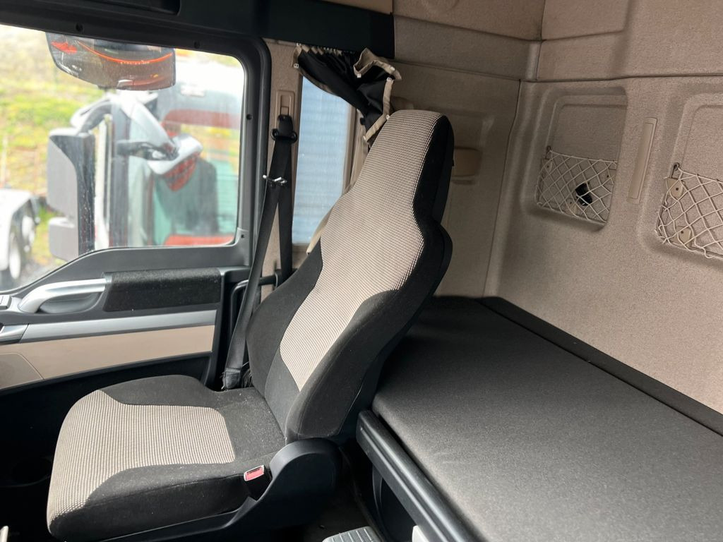 MAN 26.460 6X2 Retarder Klima Navigation guter Zust. MAN 26.460 6X2 Retarder Klima Navigation guter Zust. - Camión multibasculante: foto 5 MAN 26.460 6X2 Retarder Klima Navigation guter Zust. MAN 26.460 6X2 Retarder Klima Navigation guter Zust. - Camión multibasculante: foto 5