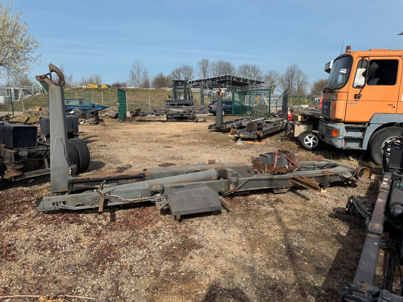 Meiller Abrollaufbau für 6X4 mit 3,90 Radstand - Camión multibasculante: foto 4 Meiller Abrollaufbau für 6X4 mit 3,90 Radstand - Camión multibasculante: foto 4