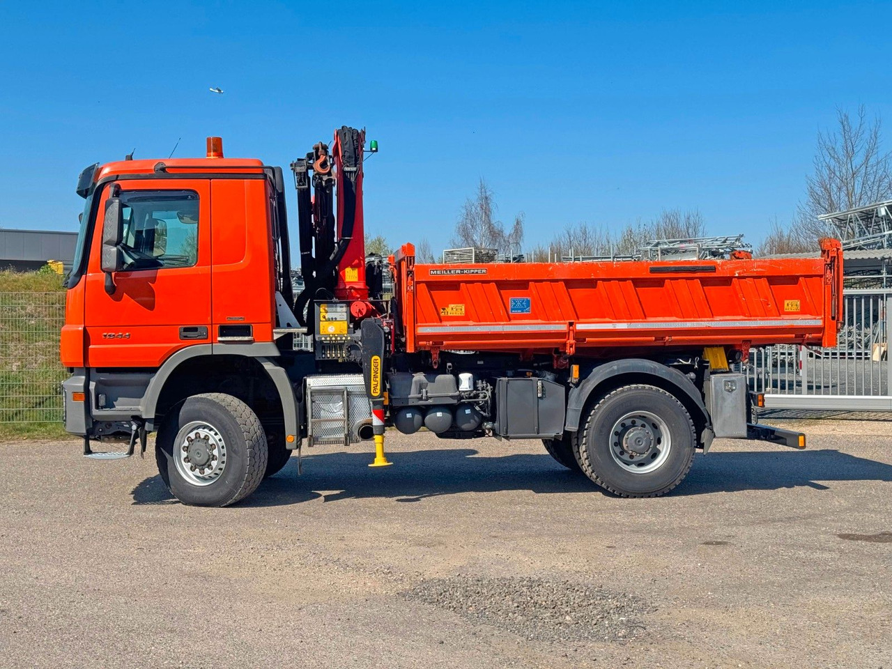 Mercedes-Benz 1844 4x4 Meiller 3S Bordmatik Palfinger PK16001K - Camión volquete: foto 3 Mercedes-Benz 1844 4x4 Meiller 3S Bordmatik Palfinger PK16001K - Camión volquete: foto 3
