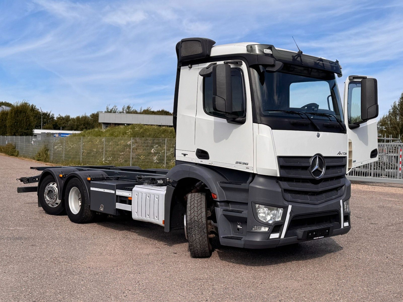 Mercedes-Benz 2536 6X2 ADR & kipphydraulik für Gastank - Camión cisterna: foto 1 Mercedes-Benz 2536 6X2 ADR & kipphydraulik für Gastank - Camión cisterna: foto 1