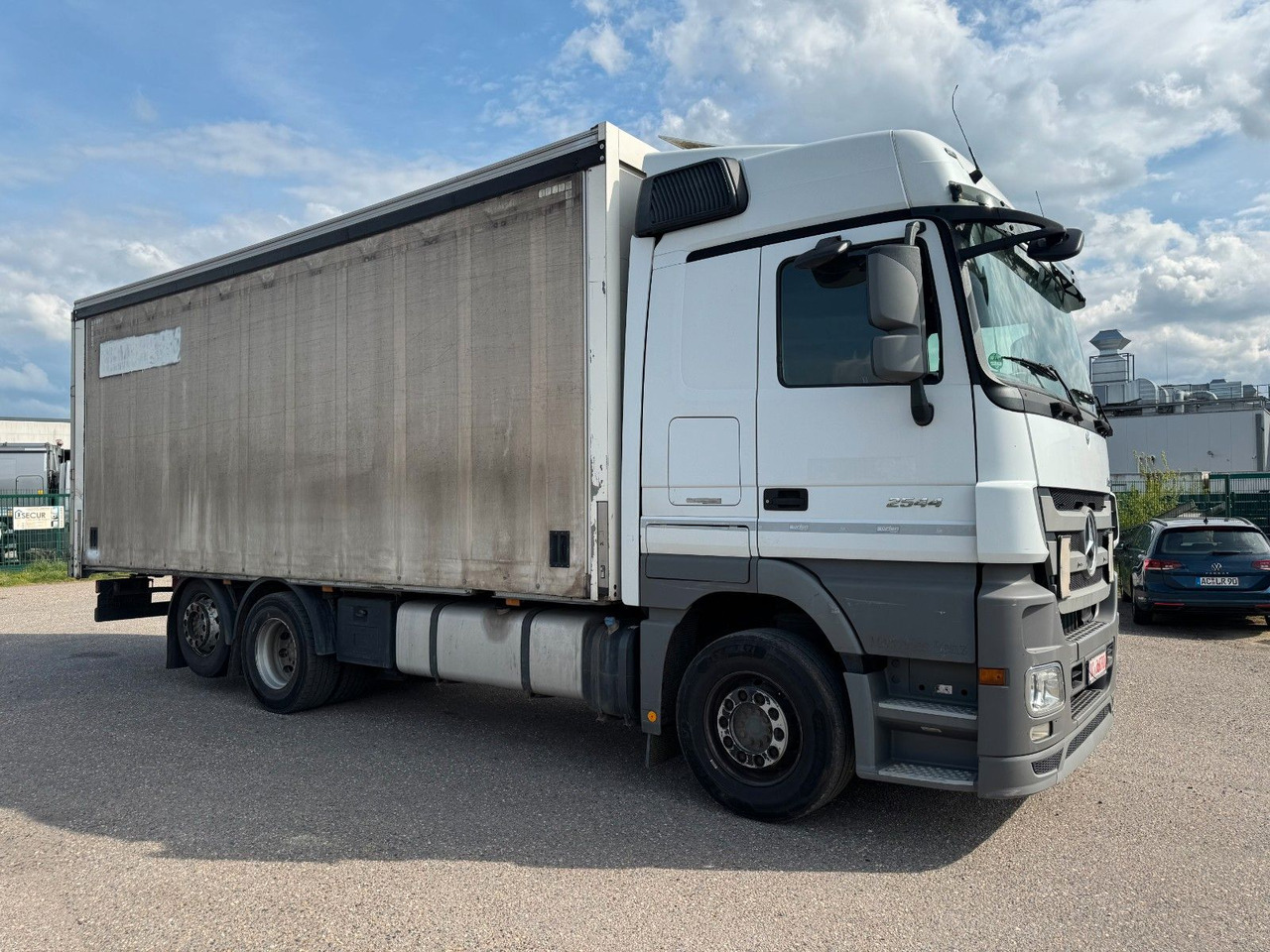 Mercedes-Benz 2544 6X2 Tautliner Getränke Retarder Mega Space - Camión lona: foto 1 Mercedes-Benz 2544 6X2 Tautliner Getränke Retarder Mega Space - Camión lona: foto 1