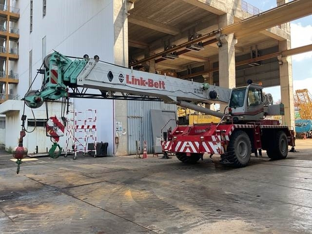 Link-Belt RTC8050-2 - Grúa para terrenos difíciles: foto 1 Link-Belt RTC8050-2 - Grúa para terrenos difíciles: foto 1