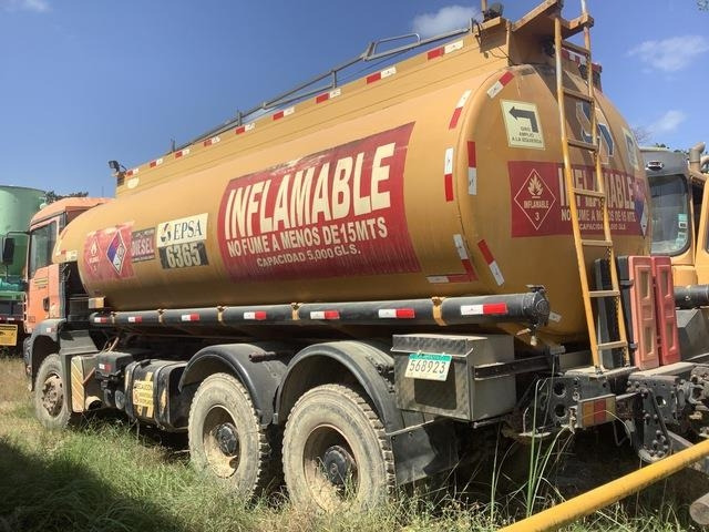 MAN 33.360-V20 - Camión cisterna: foto 2 MAN 33.360-V20 - Camión cisterna: foto 2