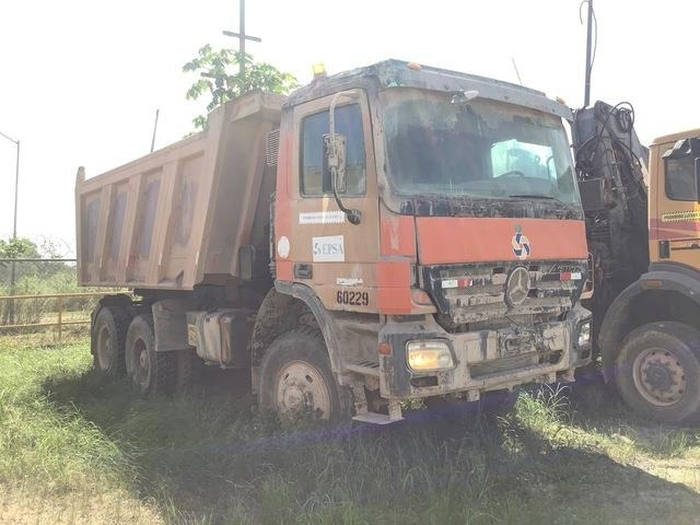 Mercedes-Benz ACTROS 3341 - Camión volquete: foto 4 Mercedes-Benz ACTROS 3341 - Camión volquete: foto 4