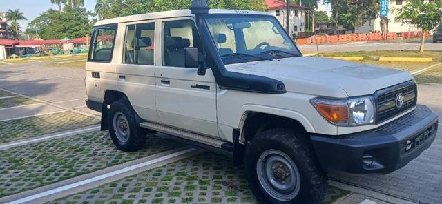 Toyota Land Cruiser 76 - Coche: foto 4 Toyota Land Cruiser 76 - Coche: foto 4