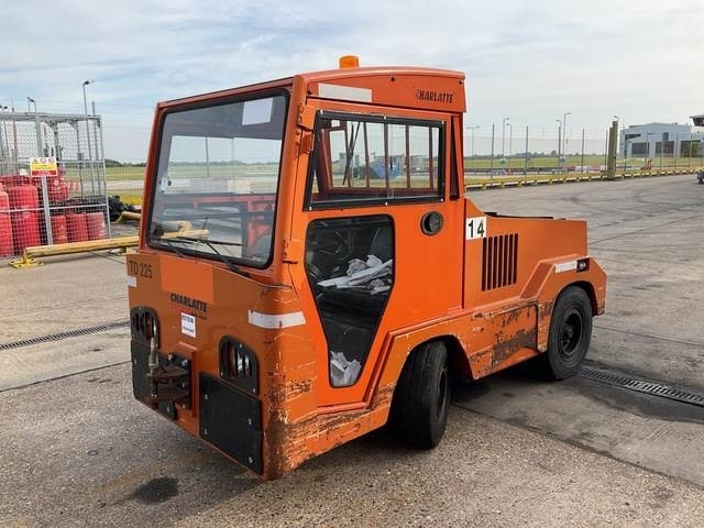 Charlatte TD225 - Remolcadora: foto 1 Charlatte TD225 - Remolcadora: foto 1
