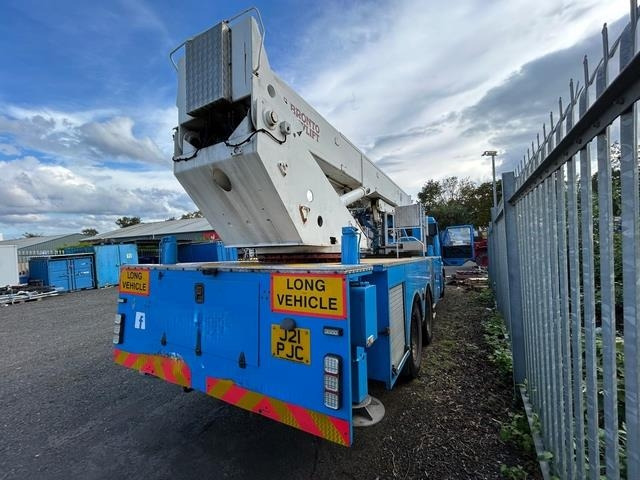 Scania P113ML - Camión con plataforma elevadora: foto 3 Scania P113ML - Camión con plataforma elevadora: foto 3