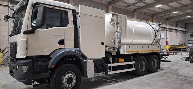 MAN TGS33.400 Jetter - Limpieza de alcantarillado: foto 1 MAN TGS33.400 Jetter - Limpieza de alcantarillado: foto 1