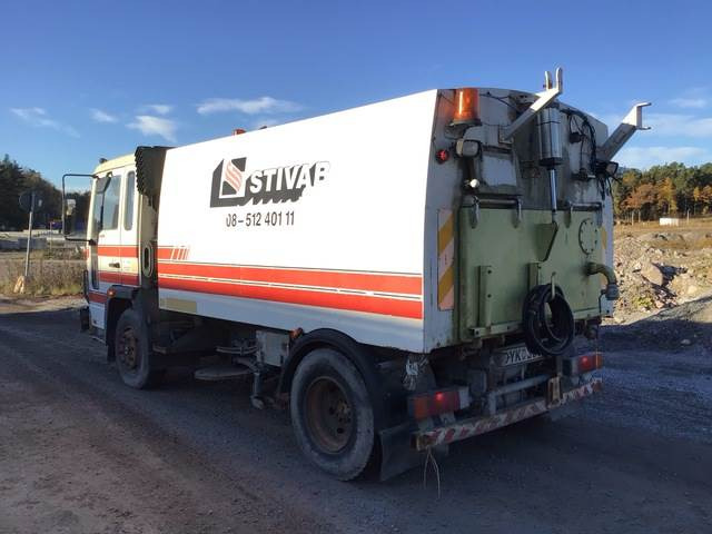 Volvo FL611 - Barredora vial: foto 2 Volvo FL611 - Barredora vial: foto 2
