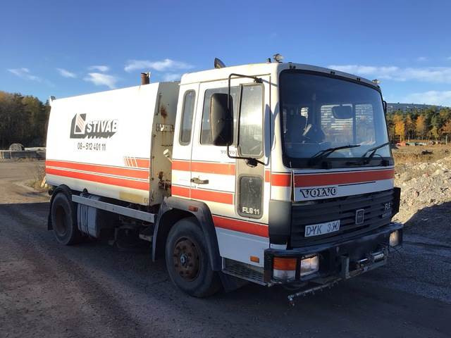 Volvo FL611 - Barredora vial: foto 4 Volvo FL611 - Barredora vial: foto 4