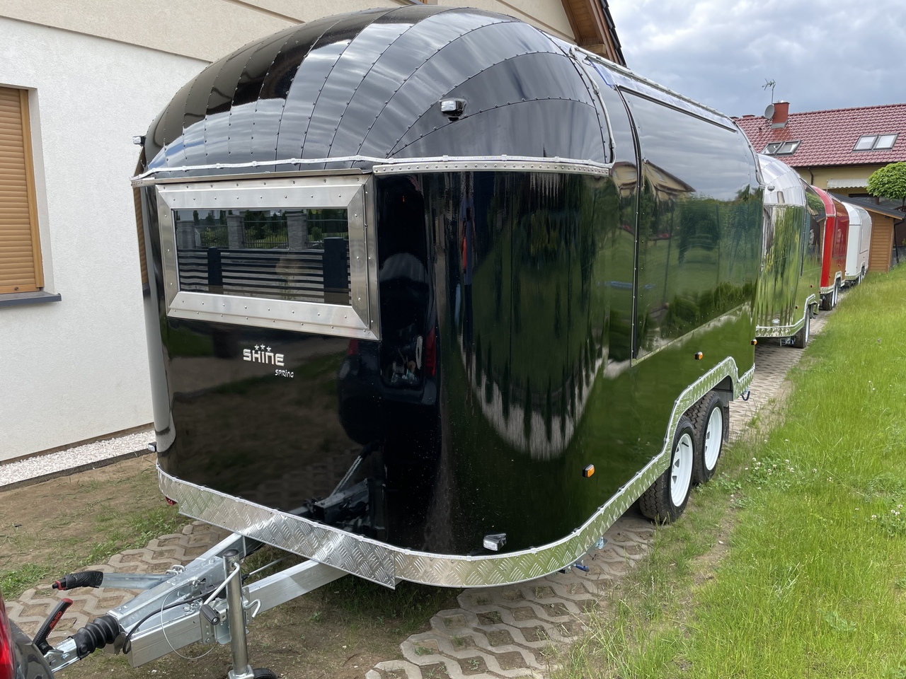 SHINE Spring BLACK - Remolque venta ambulante: foto 1 SHINE Spring BLACK - Remolque venta ambulante: foto 1