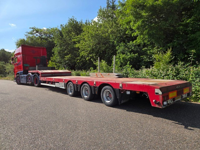 DAF XF 460 FTG 6x2 Super Spacecab + Nooteboom semi-dieplader - Camión chasis: foto 2 DAF XF 460 FTG 6x2 Super Spacecab + Nooteboom semi-dieplader - Camión chasis: foto 2