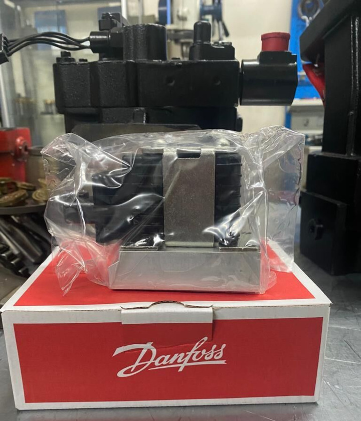 Danfoss MOOG Valfi Sauer-Danfoss MCV116G4201 for BOMAG construction roller - Hidráulica para Rodillo: foto 1 Danfoss MOOG Valfi Sauer-Danfoss MCV116G4201 for BOMAG construction roller - Hidráulica para Rodillo: foto 1