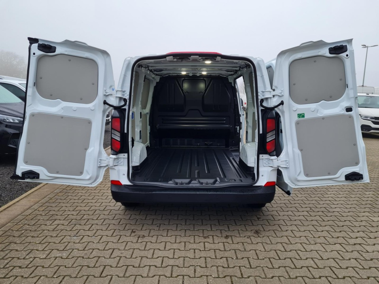 Ford Custom Kasten L1 Trend KLIMA KAMERA TEMPO VERKLEIDUNG - Furgoneta pequeña: foto 5 Ford Custom Kasten L1 Trend KLIMA KAMERA TEMPO VERKLEIDUNG - Furgoneta pequeña: foto 5