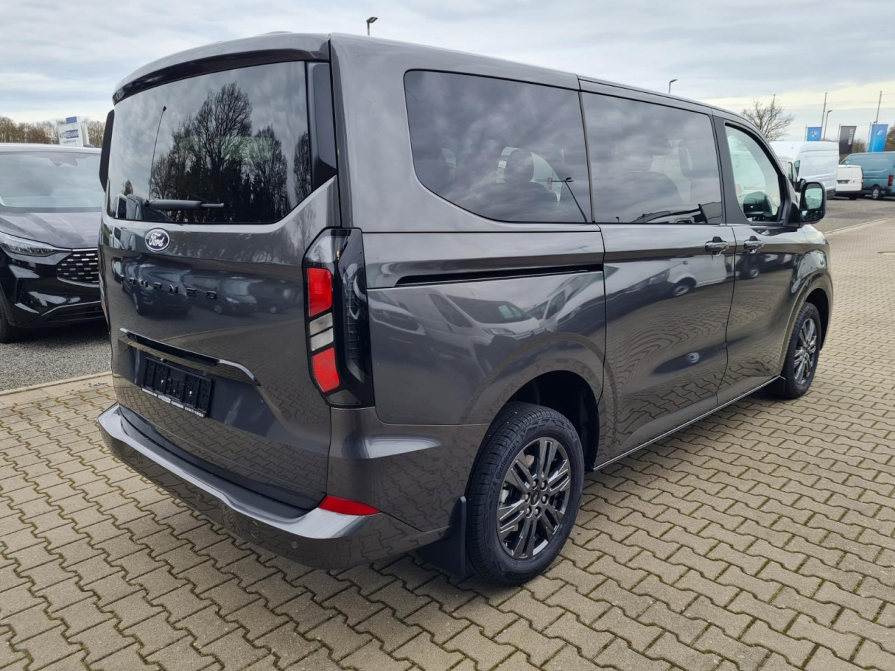 Ford Tourneo Custom 320 L1 AG Titanium X AHK LED NAVI 2X SCHIEBE - Furgoneta de pasajeros: foto 4 Ford Tourneo Custom 320 L1 AG Titanium X AHK LED NAVI 2X SCHIEBE - Furgoneta de pasajeros: foto 4