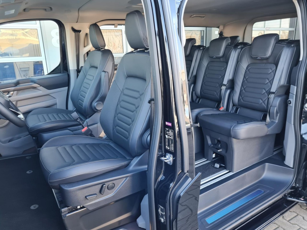 Furgoneta combi Ford Tourneo Custom 320 L1 AG Titanium X AHK LED NAVI 2X SCHIEBE: foto 9