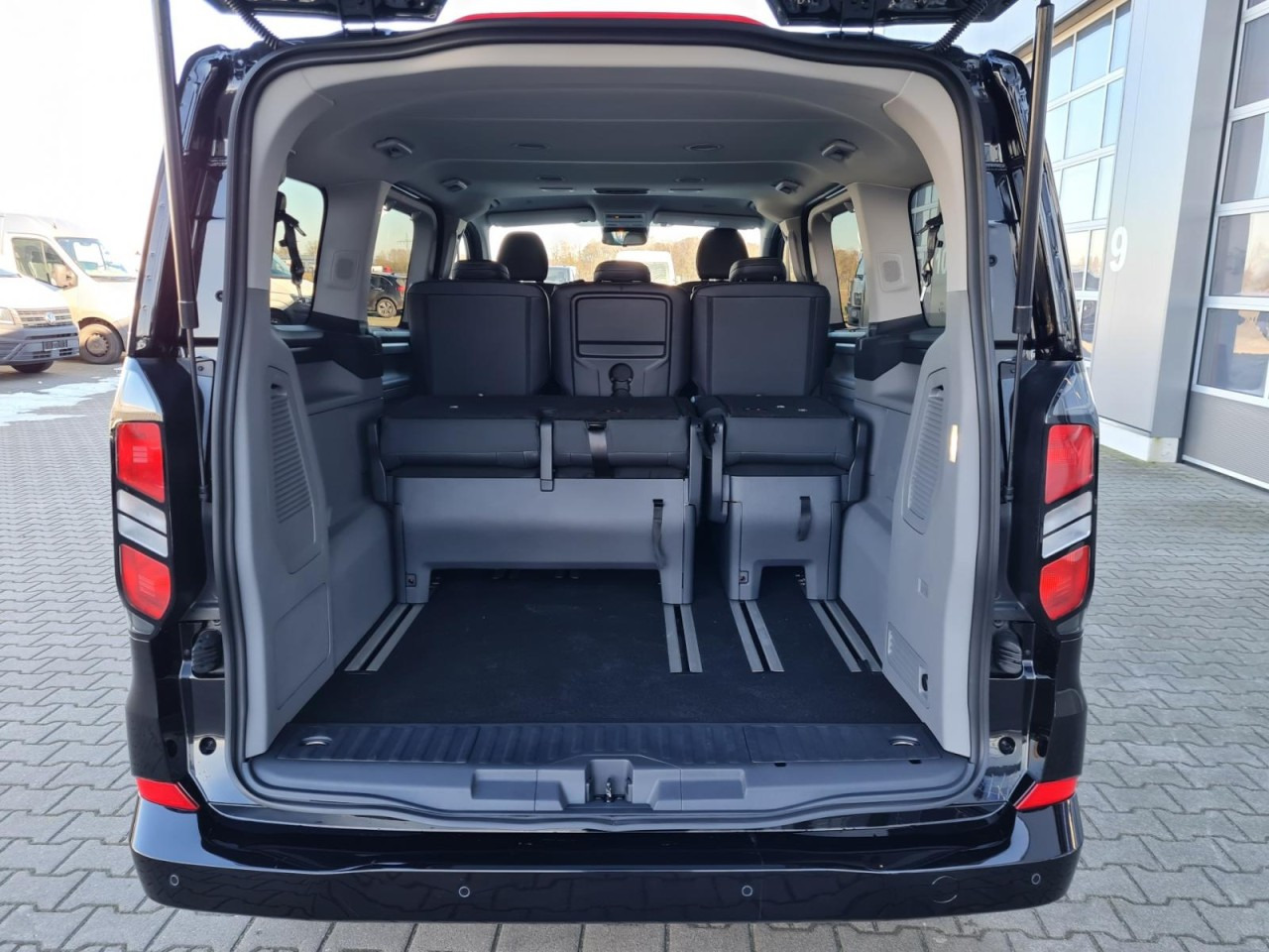 Furgoneta combi Ford Tourneo Custom 320 L1 AG Titanium X AHK LED NAVI 2X SCHIEBE: foto 7